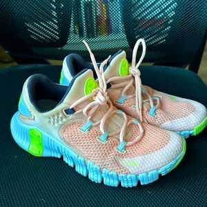 Women Nike free metcon 4 size 8.5 Arctic Orange Ghost Green Football Grey